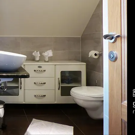 Sandahl Rezidencia Гостевой дом Бадачоньтомай