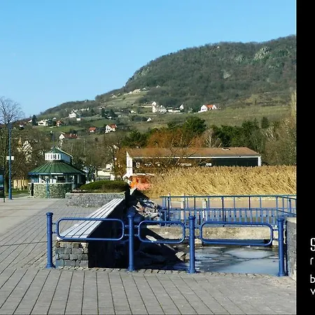 Sandahl Rezidencia 招待所 3*